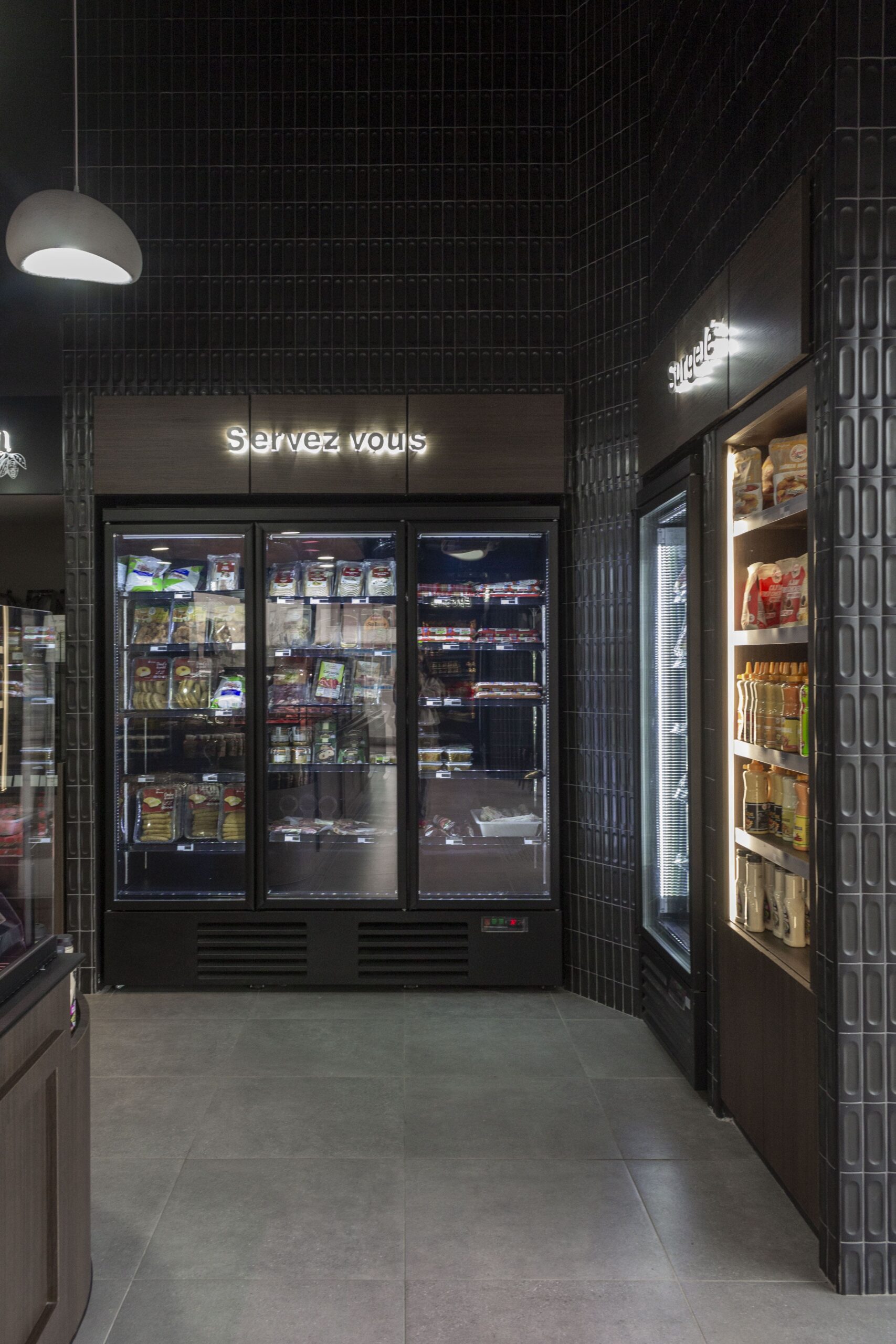 Agencement de magasin avec mobilier commercial sur mesure à Saint-Étienne